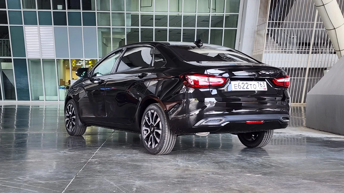 Lada Aura. Официальное фото компании-производителя.
