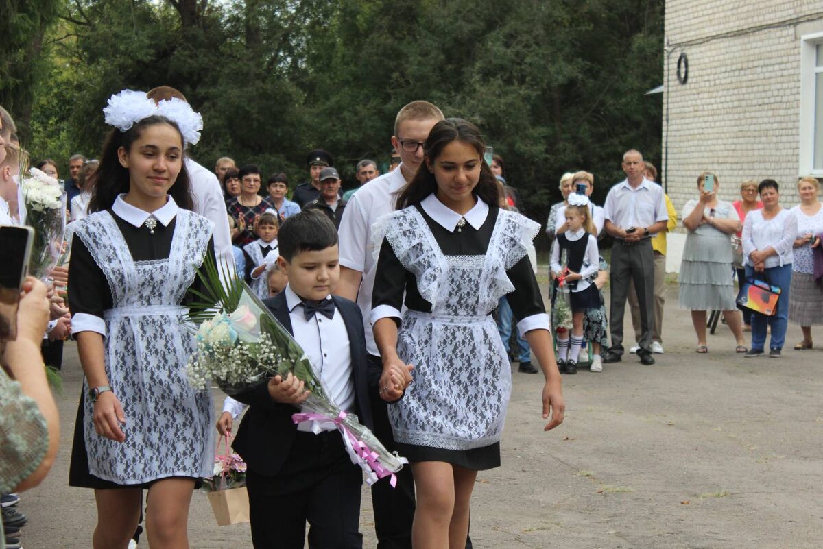 Ротару и Нина Мареньковы на торжественной линейке 1 сентября