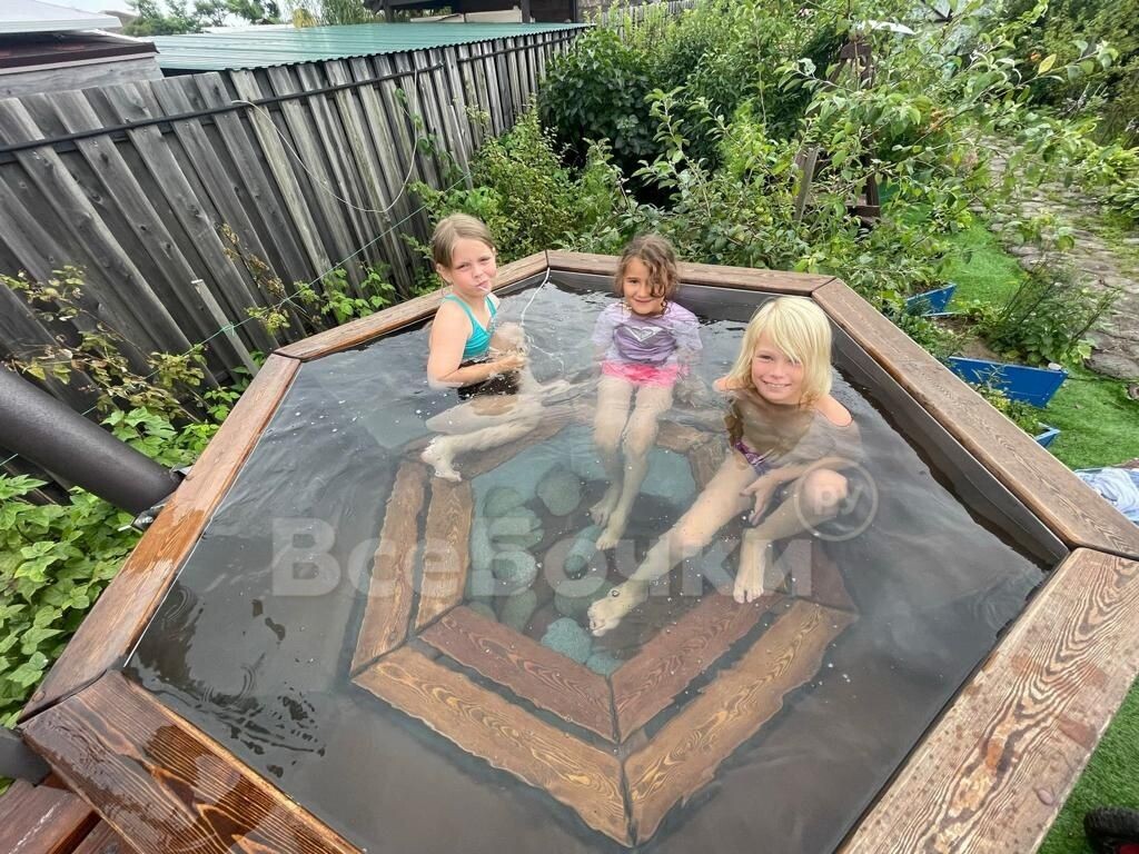 Одной из причин регулярной замены воды в банном чане является предотвращение размножения бактерий. Вода, используемая в чане, становится идеальной средой для роста и размножения различных микроорганизмов. В процессе использования воды, туда попадают пот и другие органические вещества, которые являются отличным питательным средством для бактерий. Если вода не заменяется регулярно, количество бактерий может значительно увеличиться, что может привести к возникновению неприятного запаха и инфекционных заболеваний.


Первоначально следует отметить, что частота смены воды в банном чане может зависеть от интенсивности использования бани и количества посетителей. В среднем, рекомендуется менять воду в банном чане после каждого использования или не реже двух раз в неделю. Если в бане часто парят большие группы людей или проводятся массовые разливки воды, то регулярные смены воды могут быть необходимы и чаще.