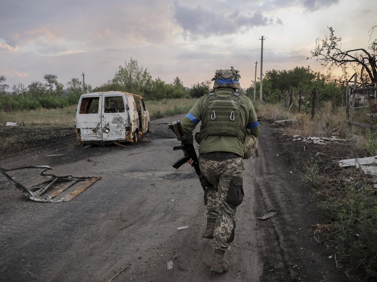    Украинский военный под Часовым Яром© AP Photo / Oleg Petrasiuk