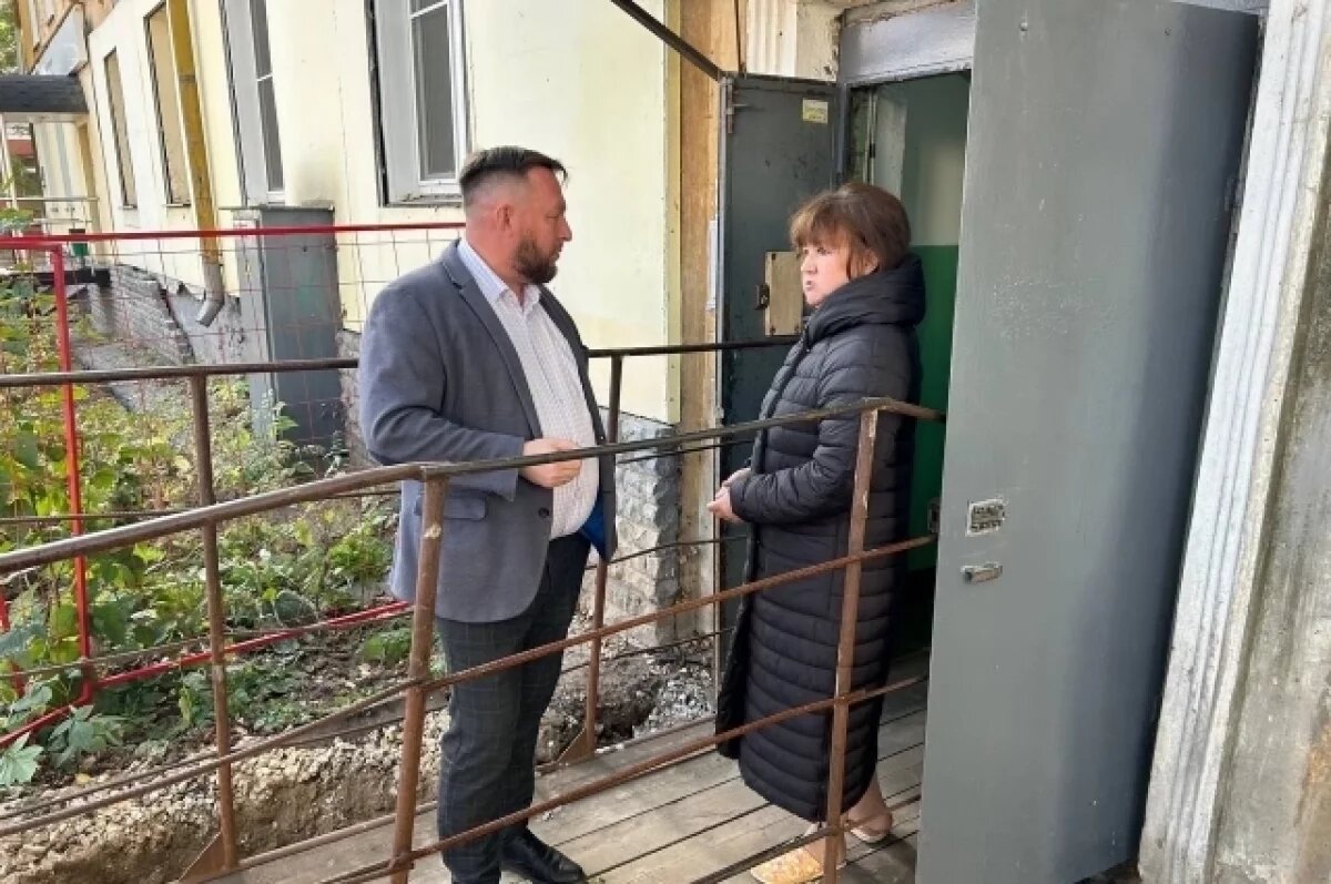    Вячеслав Симаков рассказал, что услышал от жильцов много жалоб на состояние дома и дворовой территории