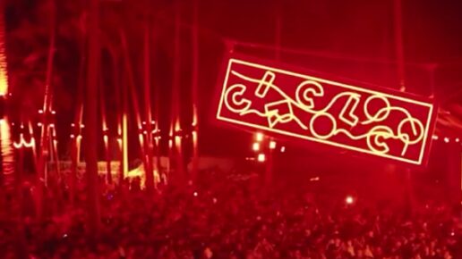 Тайцы на пляже. Туристы на пхукете. Спидбот в тайланде. Пхукет фото туристов 2014. Тайланд для туристов.