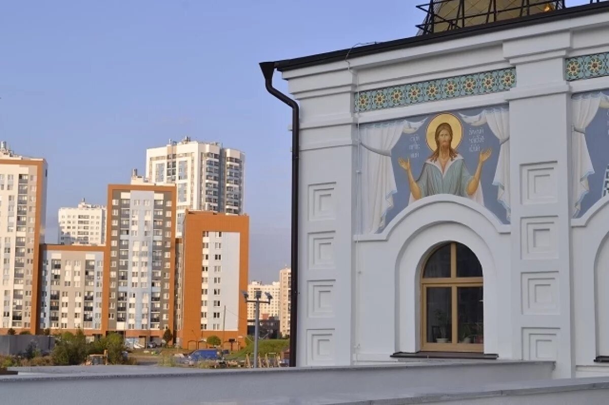    Фрески с ликами святых украсили храм в Академическом районе Екатеринбурга