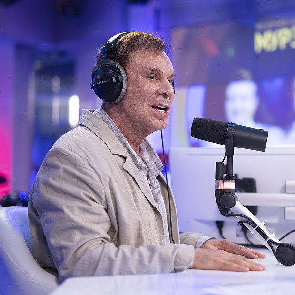     Ефим Шифрин рассказал о своей миссии в стендапе