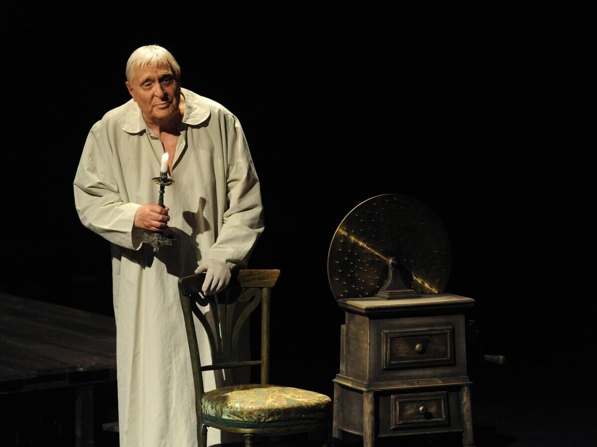 Олег Басилашвили не сцене