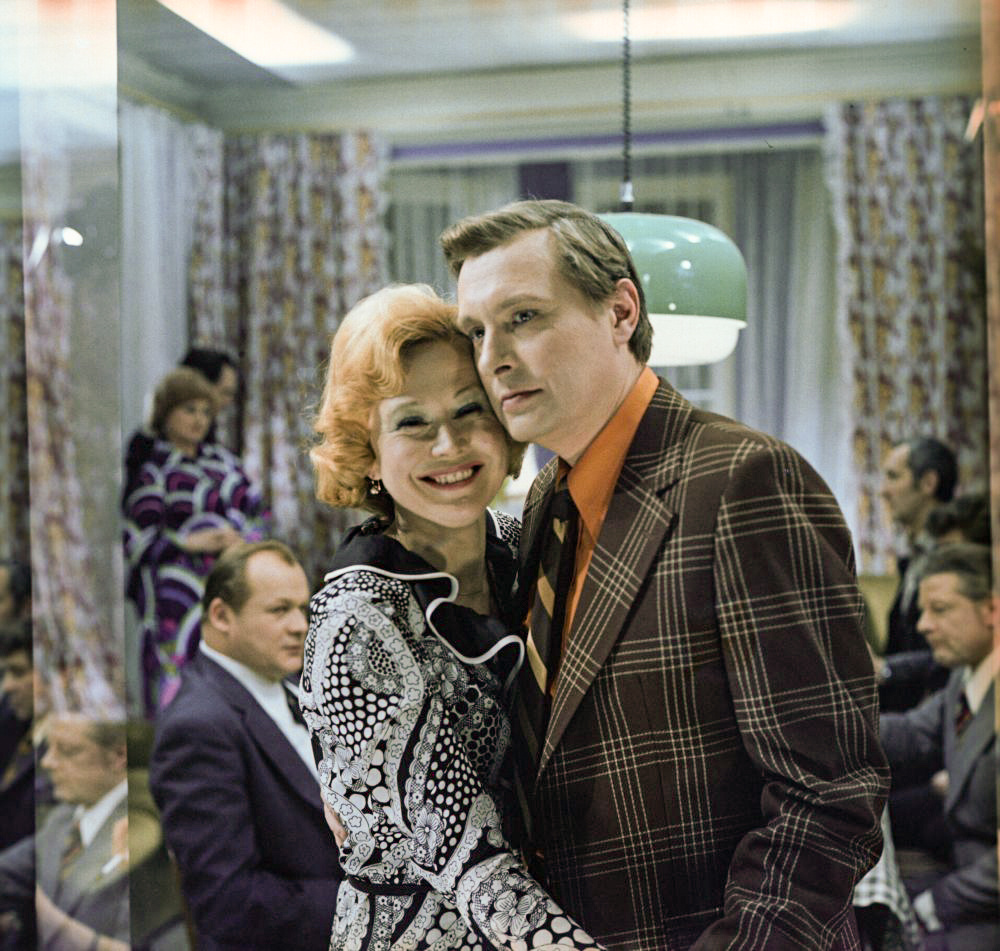 Олег Басилашвили в фильме «Служебный роман»