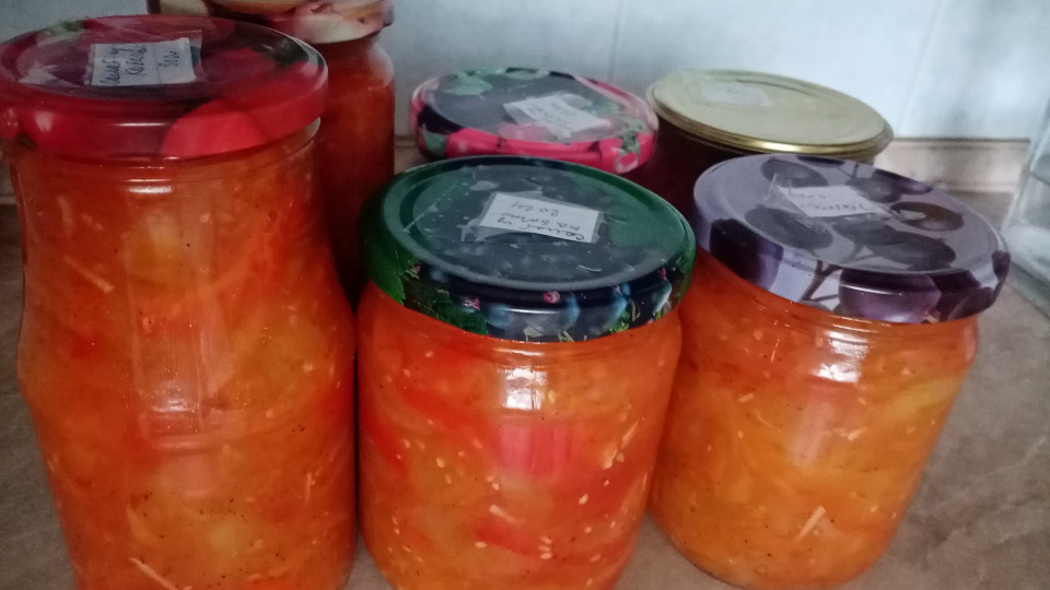 Кабачковый салат в банках