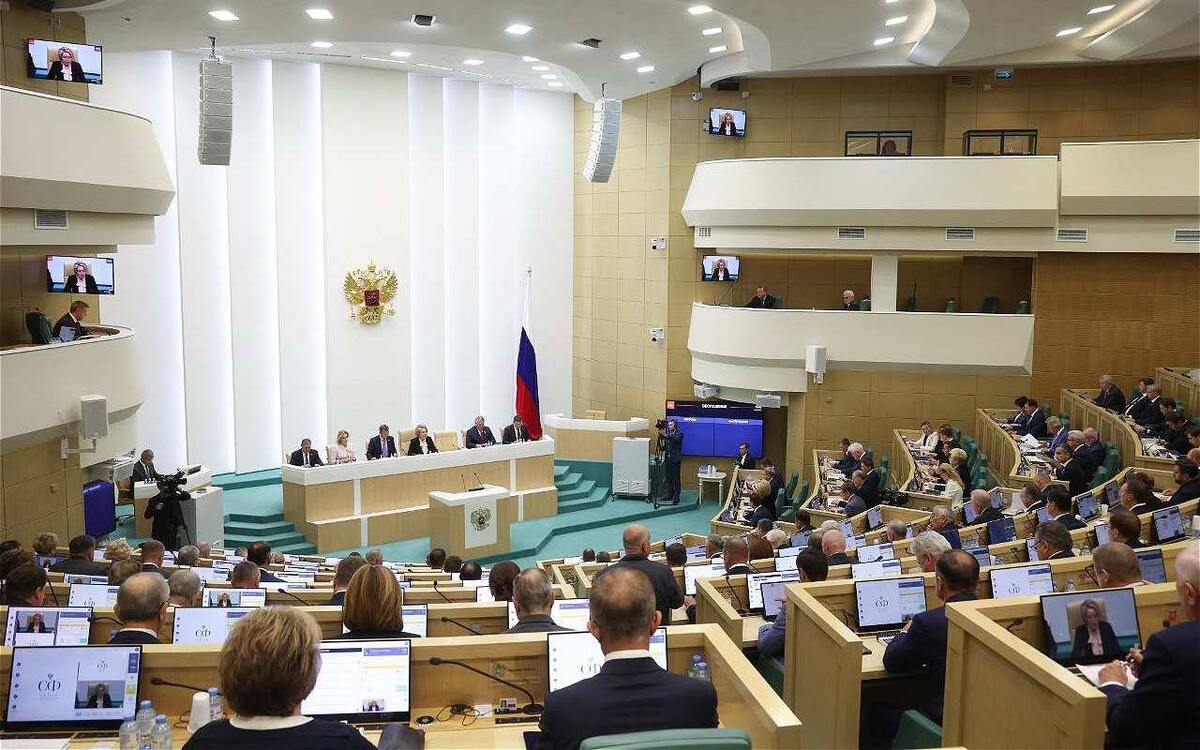    Сенатор Сергей Лукин рассказал об основных темах осенней сессии Совета Федерации Фото: пресс-служба сенатора