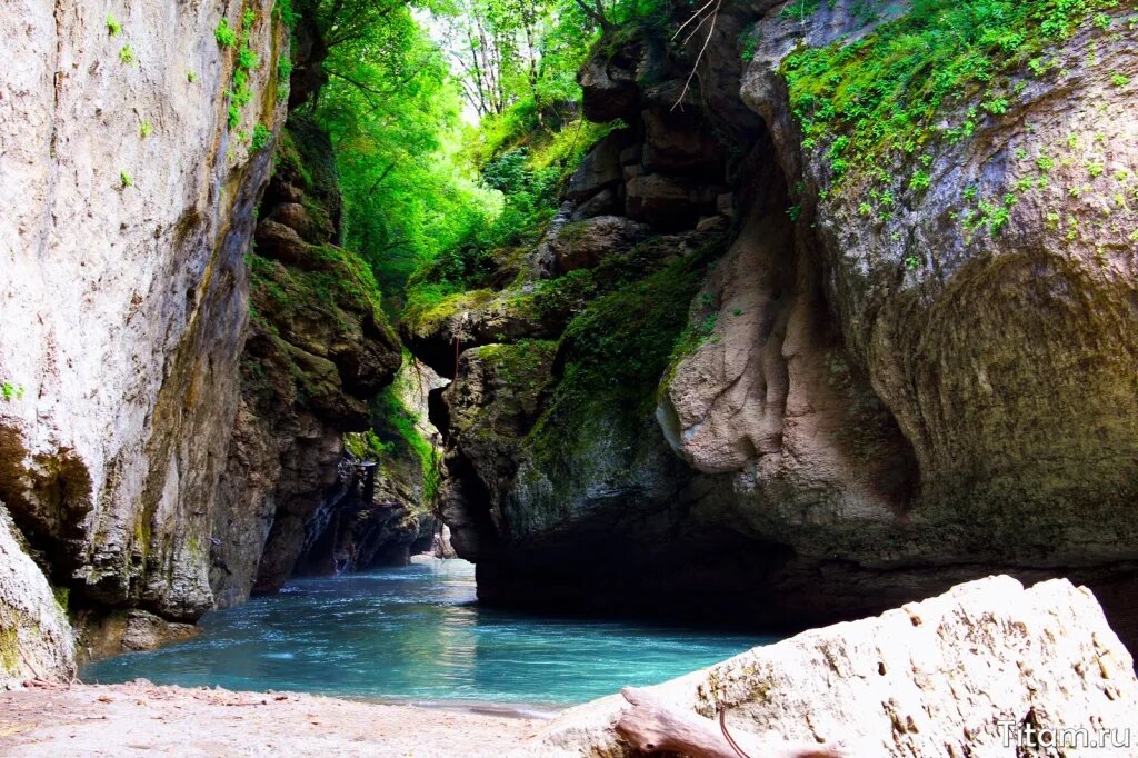 Хаджохская теснина. Взято из открытых источников