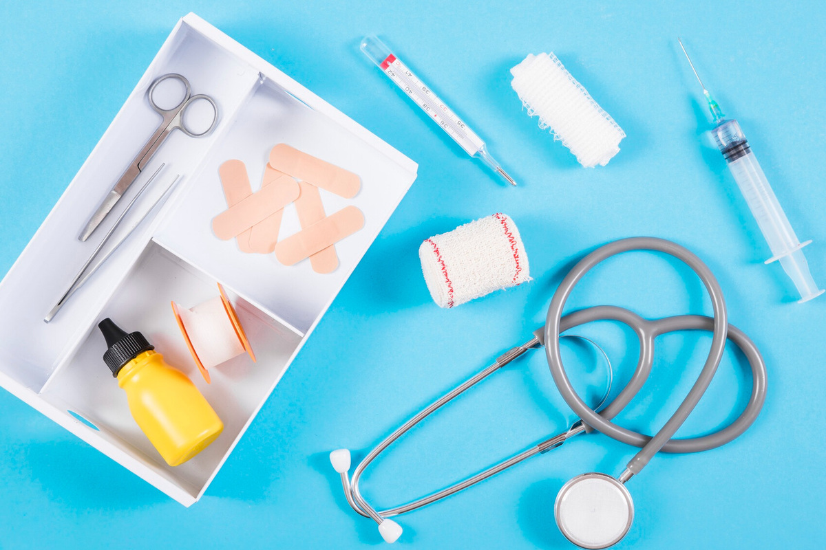     Чтобы не разболеться осенью: что обязательно должно быть в домашней аптечке