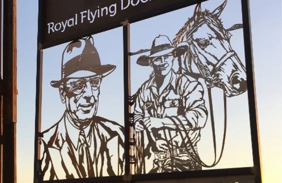 Джон Флинн и Джимми Дарси, герои истории телемедицины. Источник: flyingdoctors.co.au