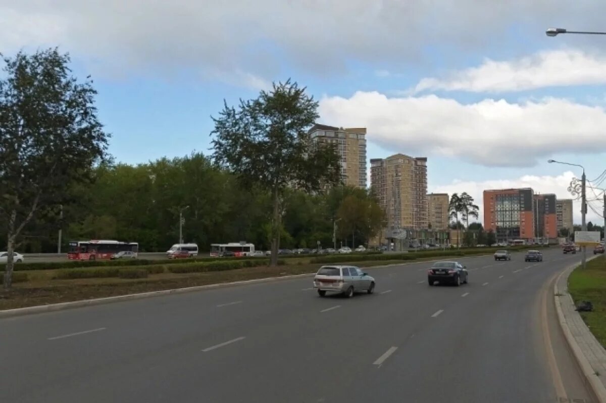    По словам очевидцев, на перекрёстках шоссе Космонавтов сегодня много полиции