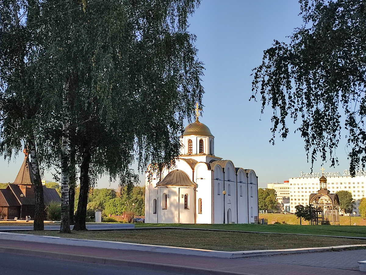 Утро. Вышла из отеля и огляделась по сторонам...