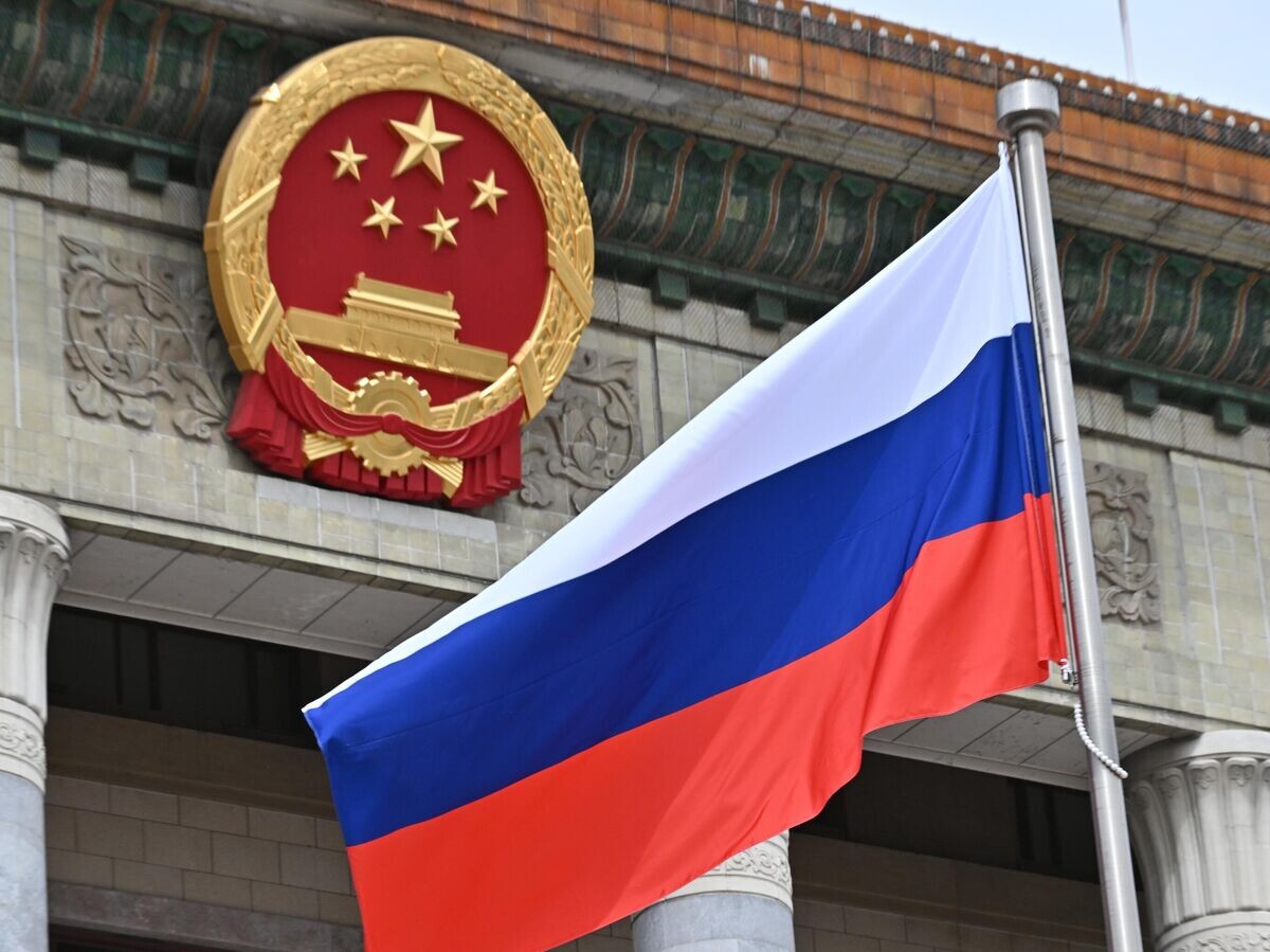    Российский флаг в Пекине© РИА Новости / Сергей Бобылев