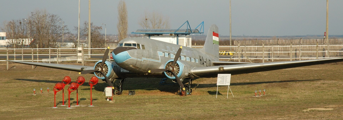 ПС-84 (пассажирский самолёт завода № 84). Производился Казанским авиационным заводом. Википедия.