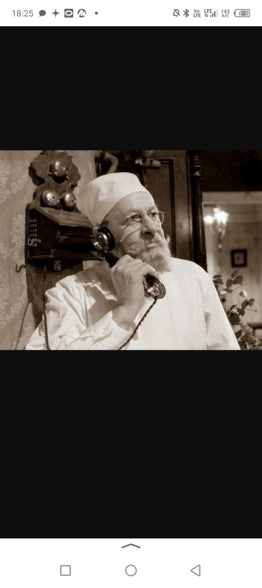 Скриншот из интернета.Е.Евстигнеев в роли профессора Преображенского. 