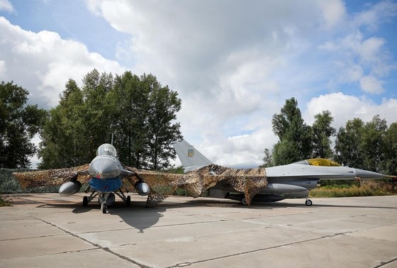    F-16