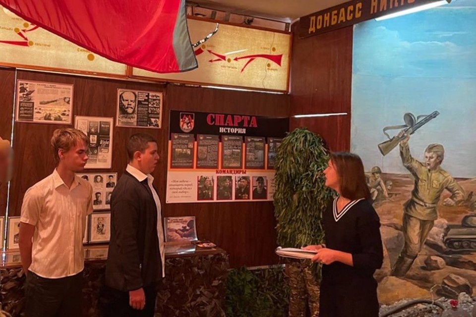    В музее Донецкой школы №147 открыли экспозицию, посвященную батальону «Спарта». Фото: ТГ/Жога