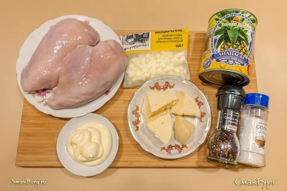 Простые и ароматные ингредиенты для сочной курицы с ананасами