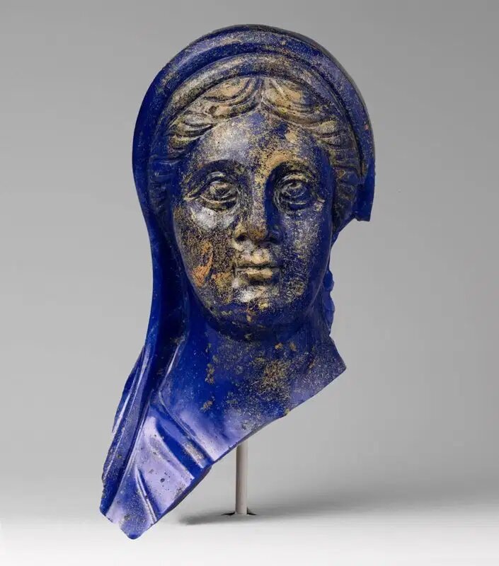 Стеклянный портрет головы женщины, возможно, богини Юноны , IIв. н.э., Музей Метрополитен, Нью-Йорк