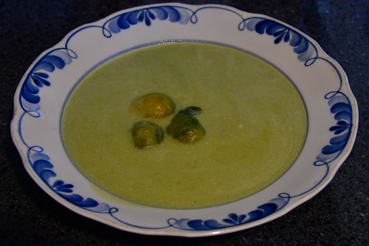 Суп из капусты  брюссельской и брокколи