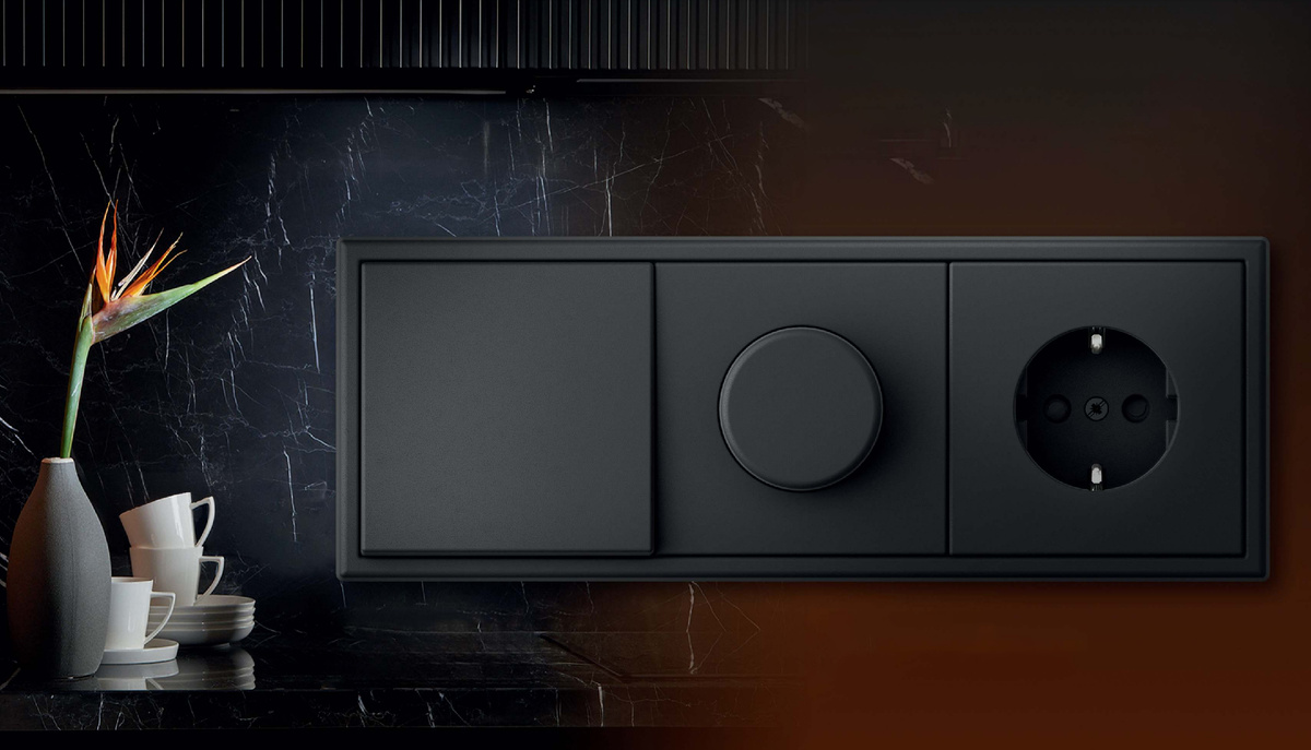 Рамка 4-местн. LOFT, черный металлик (Арт: 404-170017-228)