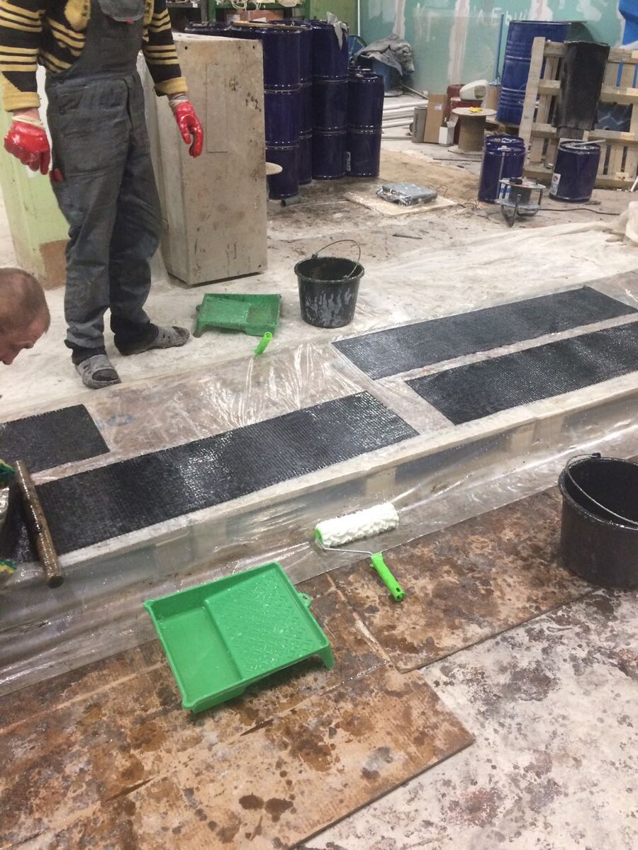 Пропитка углеродной ленты перед устройством системы внешнего армирования