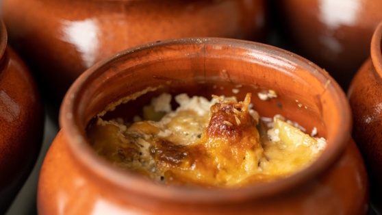    Готовим в горшочках: утка с картофелем и яблоками в сметанном соусе Алина Городниченко