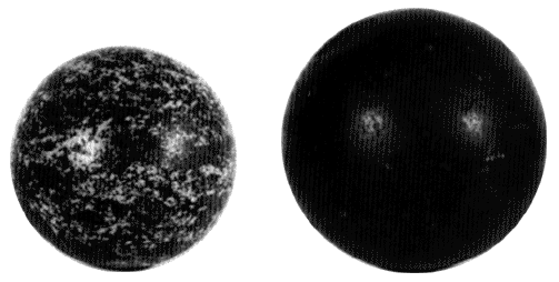 Каменные шарики в натуральную величину (правый - из гробницы L)