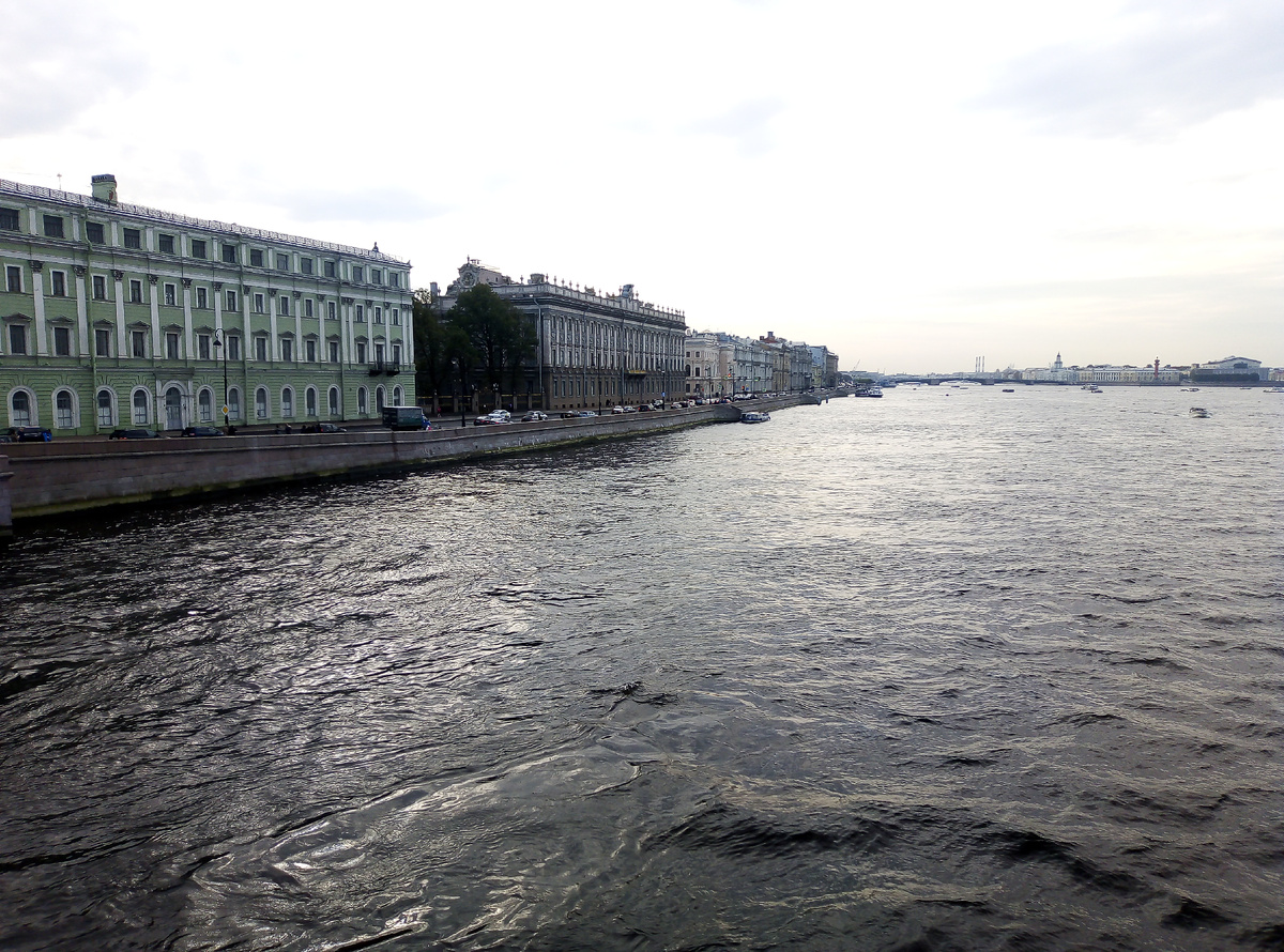 Вид на Мраморный дворец с Троицкого моста