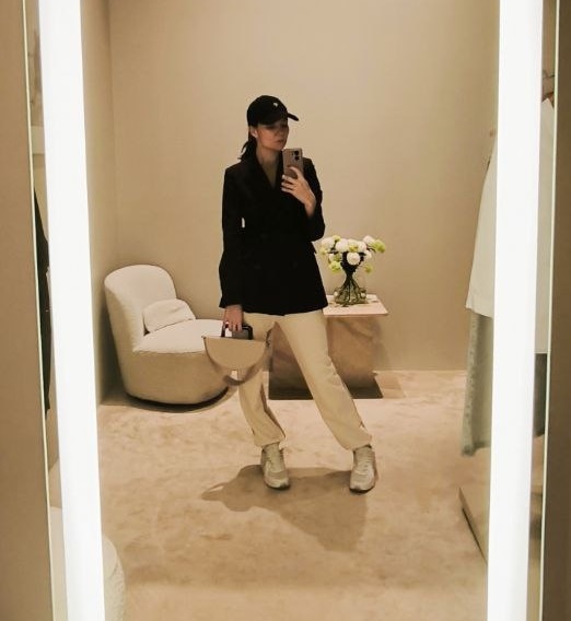 Ваш автор за работой в примерочной магазина 12storeez