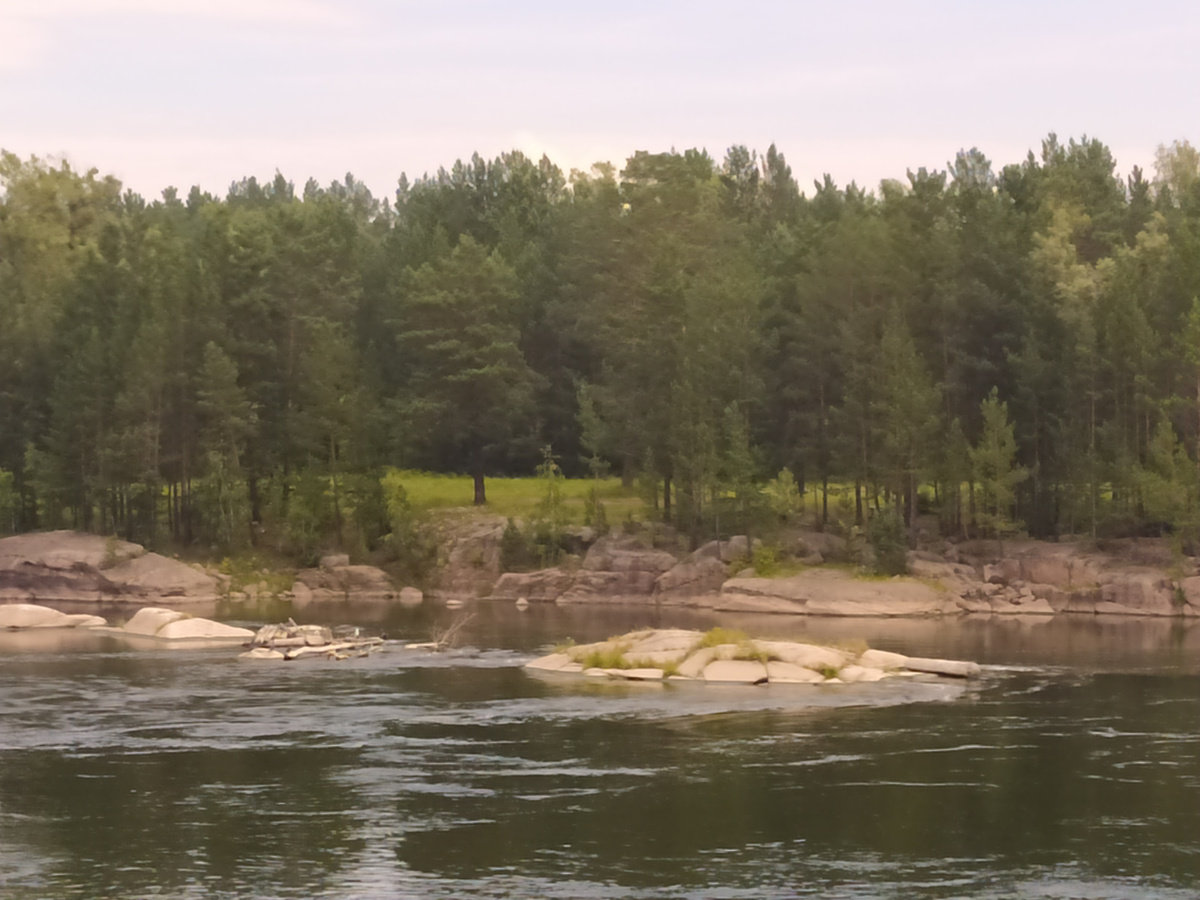 Фото сделано на ходу, а скорость немаленькая - 18 км/ч, поэтому слегка смазано)