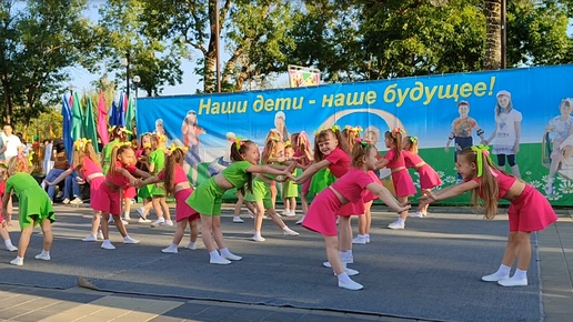 Ева. Выступление на концерте.