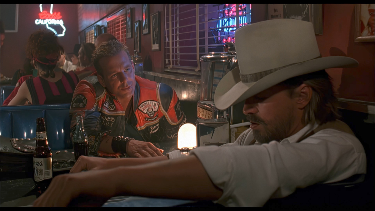 – Лучше быть крутым покойником, чем живым слабаком.