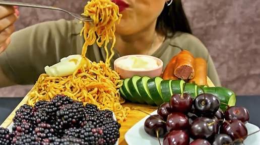 Tải video: АСМР САРДЕЛЬКИ С ЛАПШОЙ | ASMR SAUSAGE WITH NOODLES MUKBANG | Summer Fruits #mukbang #asmr #shorts