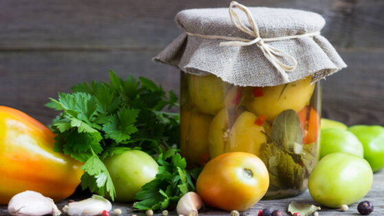    Закуска из зеленых помидоров с чесноком на зиму: простой, но вкусный рецепт Сергей Бунеев
