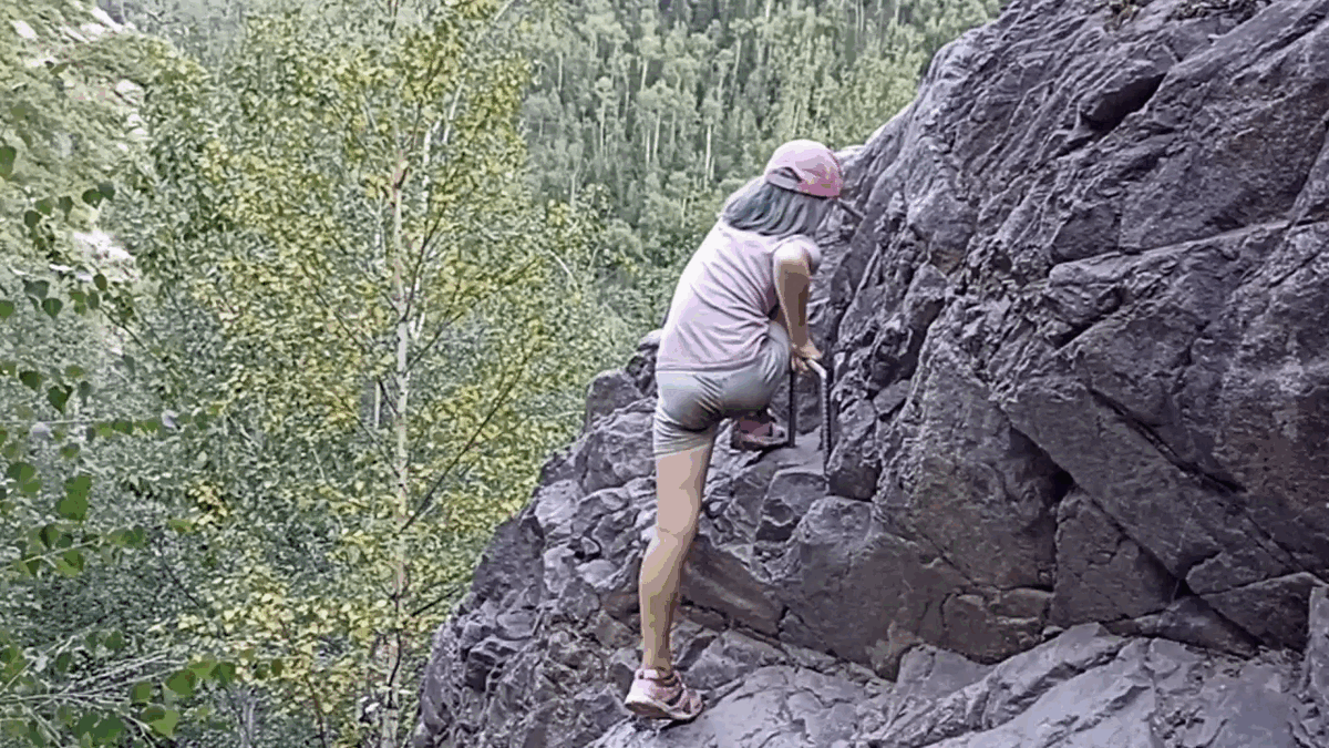 Небольшой кусочек видео участка со скобами