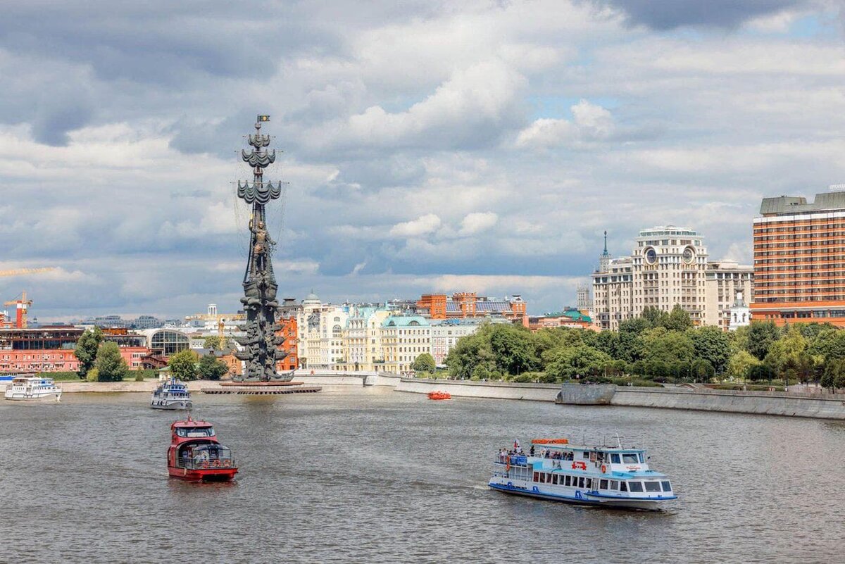    Новый маршрут "Узнай Москву" проведёт вас по набережнымmos.ru