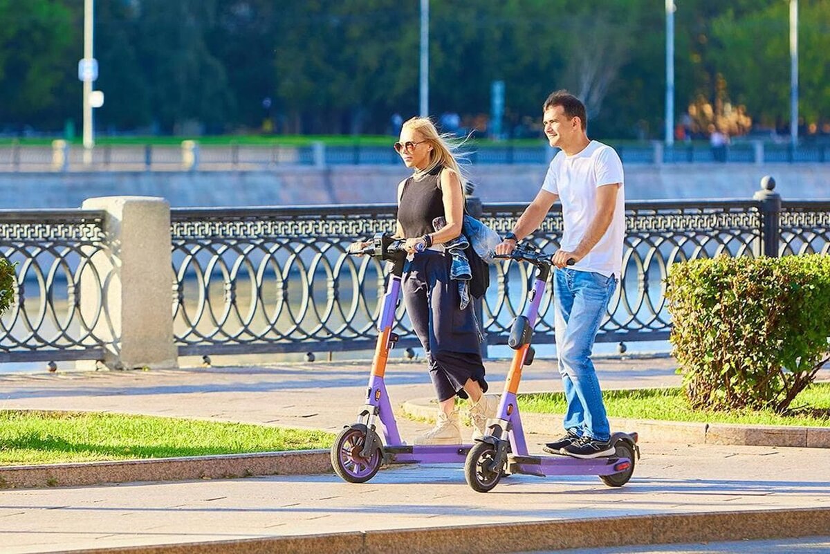    Главное при вождении электросамоката – соблюдать ПДД и быть безопасным участником движения. mos.ru