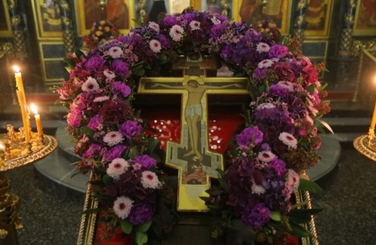    Православные оренбуржцы отмечают Воздвижение Креста Господня Оренбуржье