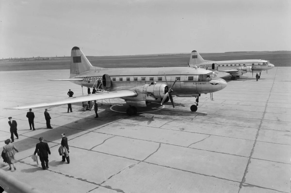    Во время второй посадки, самолет зацепился за деревья.