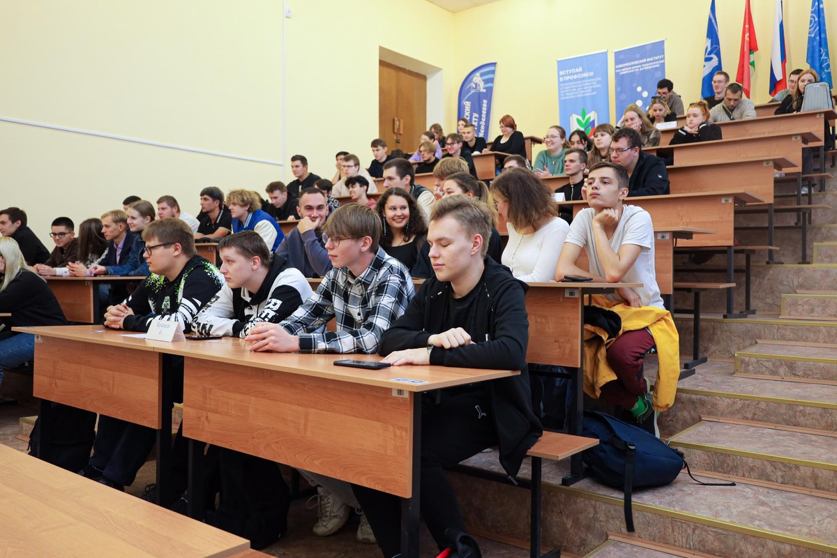 Старт лидер. Урбан лидер правительства москвы. Урбан лидер старт кейс 1 новый руководитель. Лидерские качества картинка. Шахты магазин на комиссаровском.