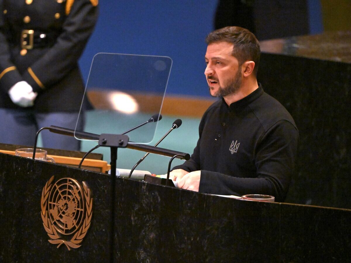    Владимир Зеленский выступает на 79-й сессии Генеральной Ассамблеи ООН в Нью-Йорке© РИА Новости / Сергей Гунеев