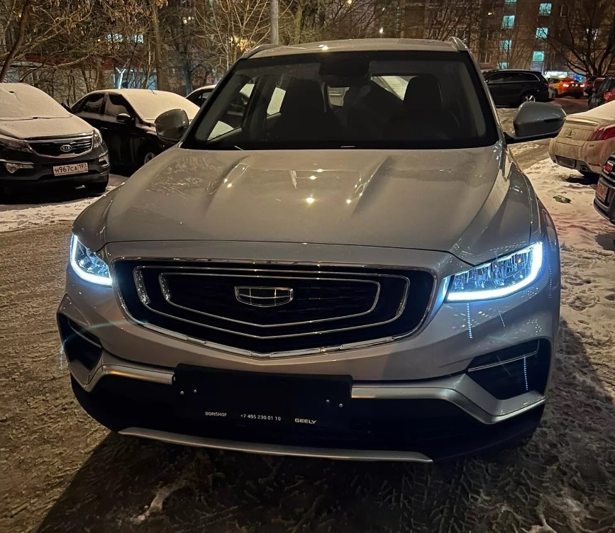 Geely Atlas Pro, он же Belgee X70 представлен на российском рынке в переднеприводном варианте и в полноприводном, гибридном