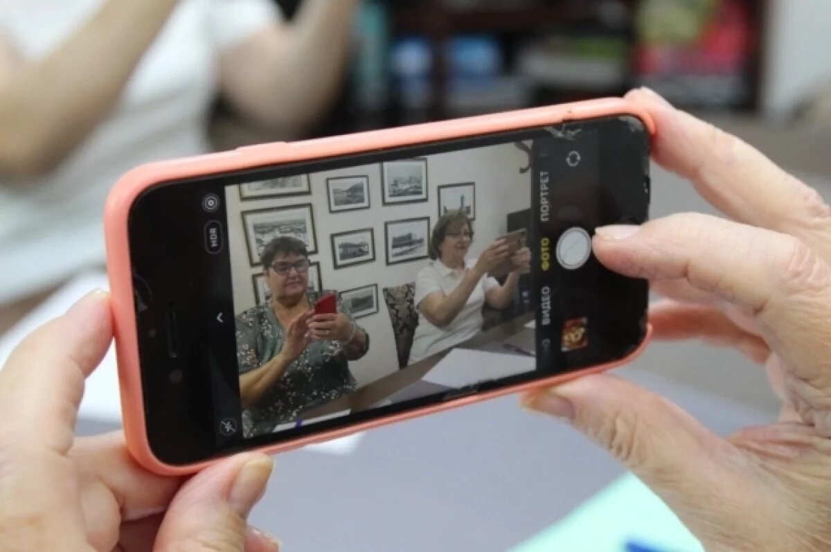    Контент, посты и истории.