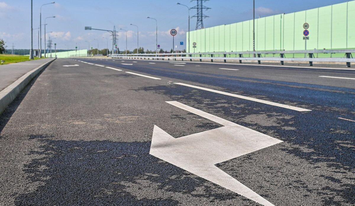     Строительство автомобильной дороги. Источник: mos.ru Автор фото: Пресс-служба Мэра и Правительства Москвы