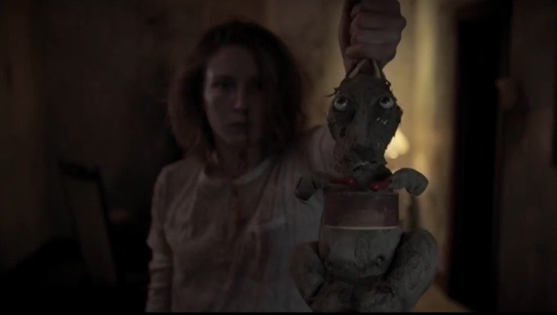 Кролик - один из главных героев данного фильма (предвестник ужаса).