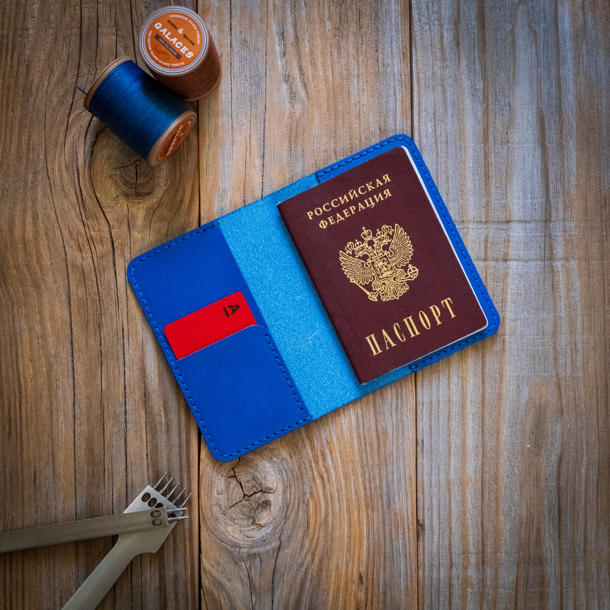 Обложка для паспорта из голубой Tempesti