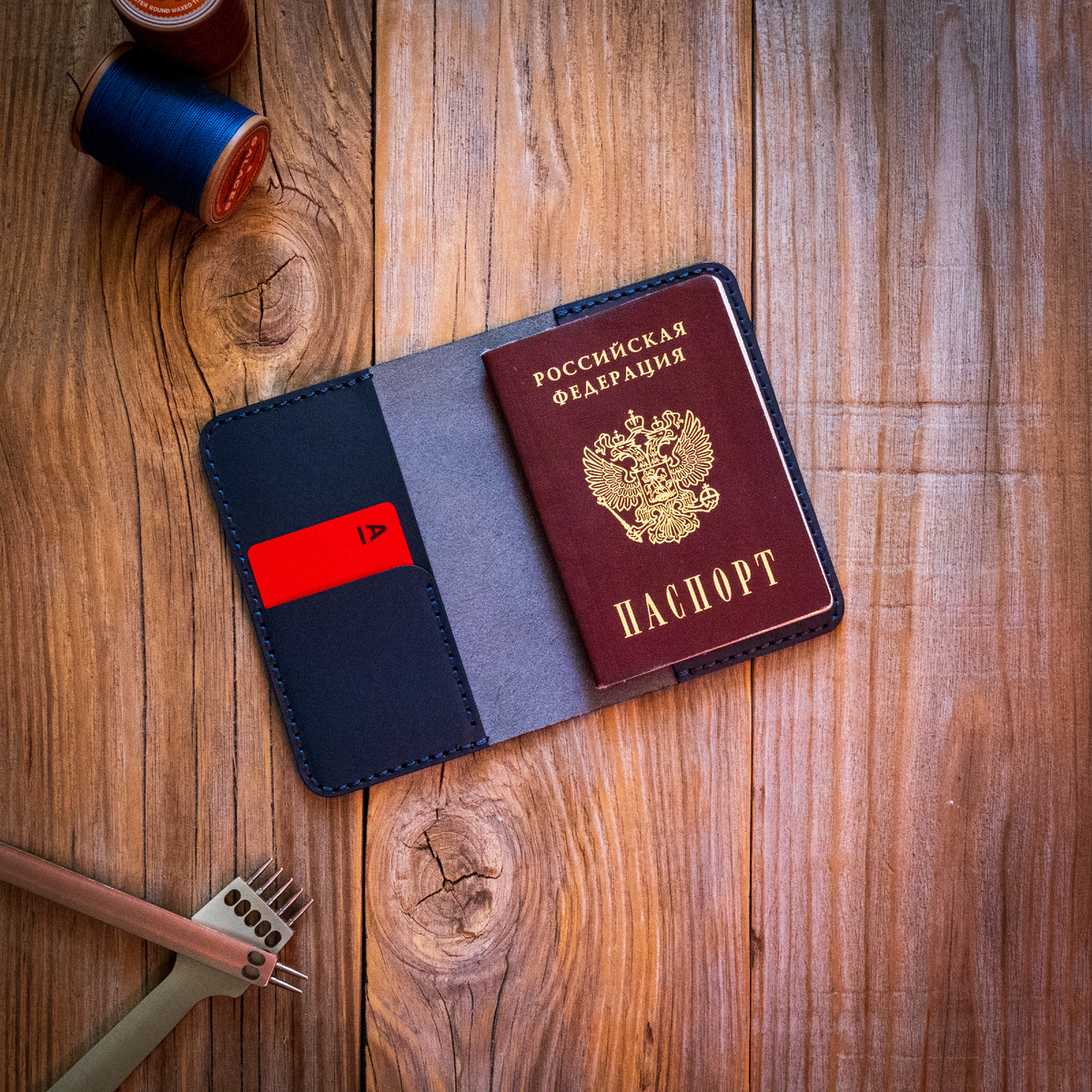 Обложка для паспорта из темно-синей Rocco