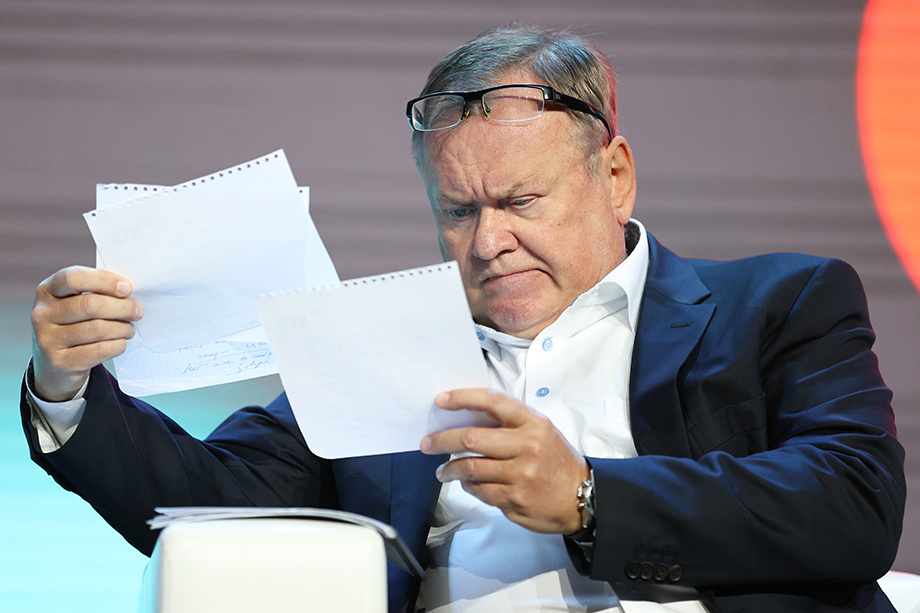 Глава ВТБ Андрей Костин пообещал увеличить штат в шанхайском филиале банка. | Фото: Сергей Бобылев/ТАСС